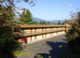 Columbia Gorge Inn