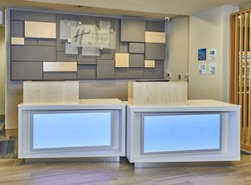 Holiday Inn Express & Suites Medford-Central Point