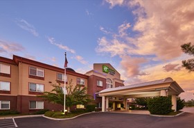 Holiday Inn Express & Suites Medford-Central Point