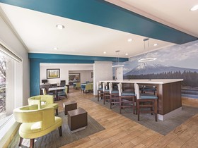 La Quinta Inn & Suites by Wyndham Central Point - Medford