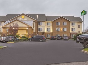 La Quinta Inn & Suites by Wyndham Central Point - Medford