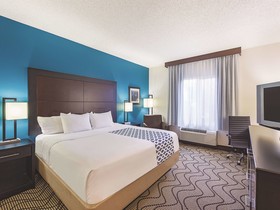 La Quinta Inn & Suites by Wyndham Central Point - Medford