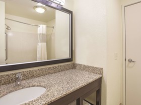 La Quinta Inn & Suites by Wyndham Central Point - Medford