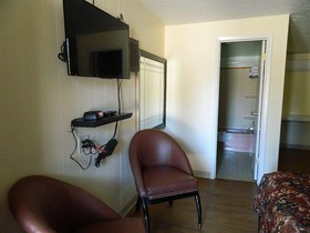 Eagle Crater Lake Inn