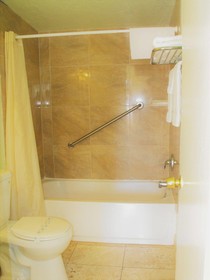 Eagle Crater Lake Inn