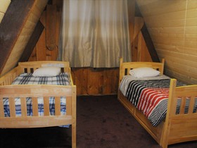 Eagle Crater Lake Inn