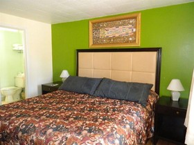 Eagle Crater Lake Inn