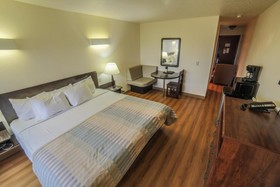 Sunnyside Inn & Suites