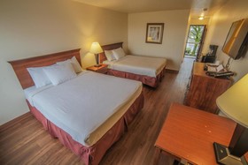 Sunnyside Inn & Suites