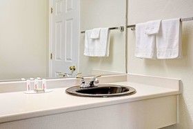 Super 8 by Wyndham Creswell / South Eugene