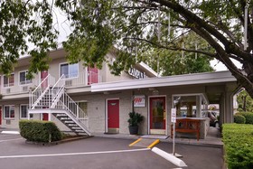 Campus Inn & Suites