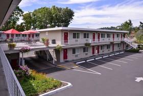 Campus Inn & Suites