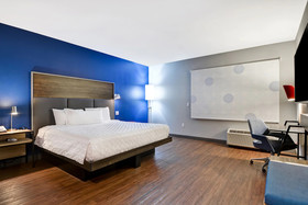 Tru by Hilton Eugene