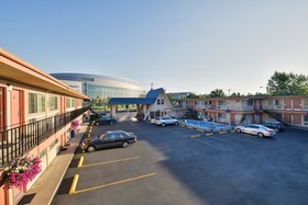 University Inn & Suites