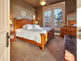 Admiral's Beach Retreat