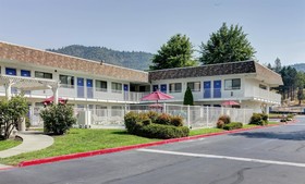 Motel 6 Grants Pass