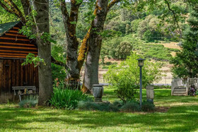 Romantic Rogue River Cottage