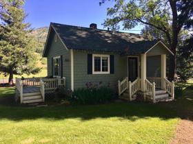 Romantic Rogue River Cottage