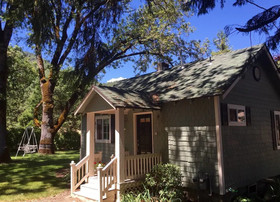 Romantic Rogue River Cottage