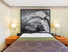 Super 8 by Wyndham Grants Pass