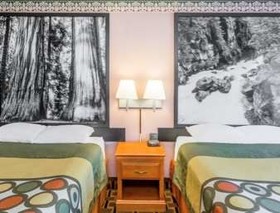 Super 8 by Wyndham Grants Pass