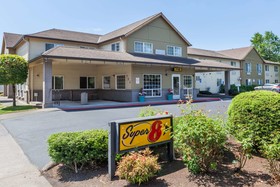 Super 8 by Wyndham Gresham/Portland Area OR