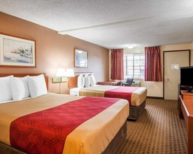 Econo Lodge Inn & Suites Hillsboro - Portland West