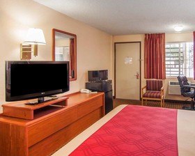 Econo Lodge Inn & Suites Hillsboro - Portland West