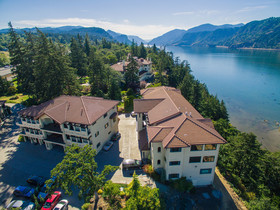 Columbia Cliff Villas Hood River