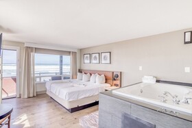 Beachfront Manor Lincoln City