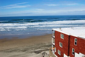 Beachfront Manor Lincoln City