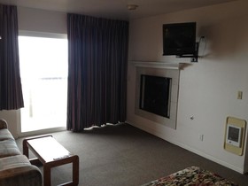 Cozy Cove Beachfront Resort Inn