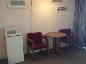 Cozy Cove Beachfront Resort Inn