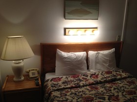 Cozy Cove Beachfront Resort Inn