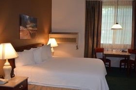 The Ashley Inn & Suites