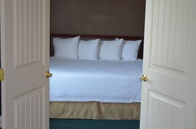 The Ashley Inn & Suites