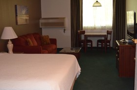 The Ashley Inn & Suites