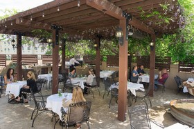 Rogue Regency Inn & Suites