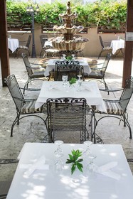 Rogue Regency Inn & Suites