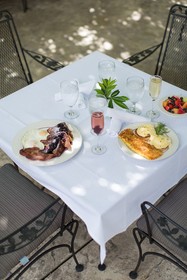 Rogue Regency Inn & Suites