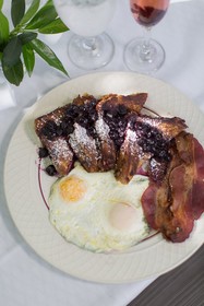 Rogue Regency Inn & Suites