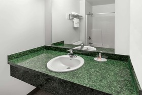 Super 8 by Wyndham Central Pt Medford