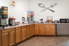 Super 8 by Wyndham Central Pt Medford