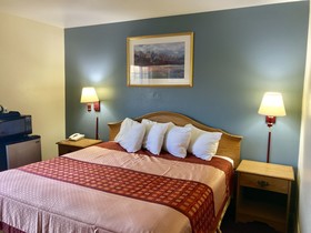 Travelers Inn Medford