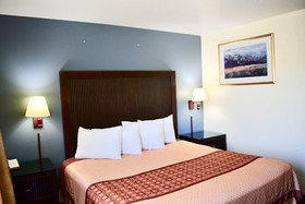 Travelers Inn Medford