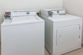 Travelodge Suites by Wyndham Newberg