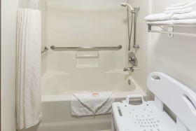 Travelodge Suites by Wyndham Newberg