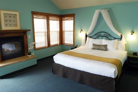 Nye Beach Condos & Cottages