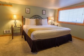 Nye Beach Condos & Cottages