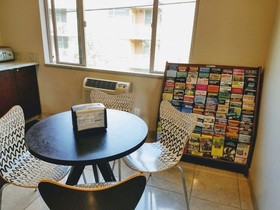 Aladdin Inn & Suites